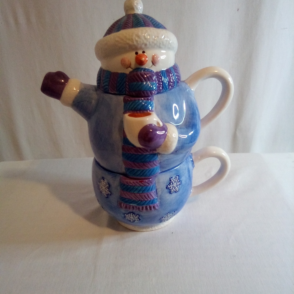 Christmas blue snowman teapot And cup . Beautiful Condition
